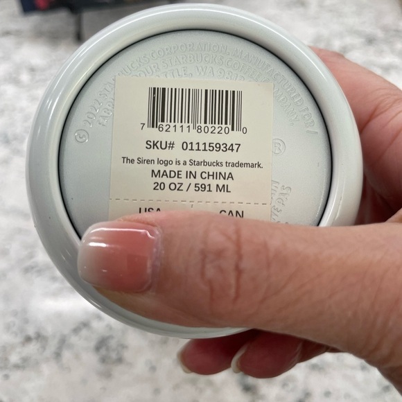 2024 Holiday Gold and White Gradient SS Water Bottle. NWT, HTF. Very classy. - Picture 8 of 8